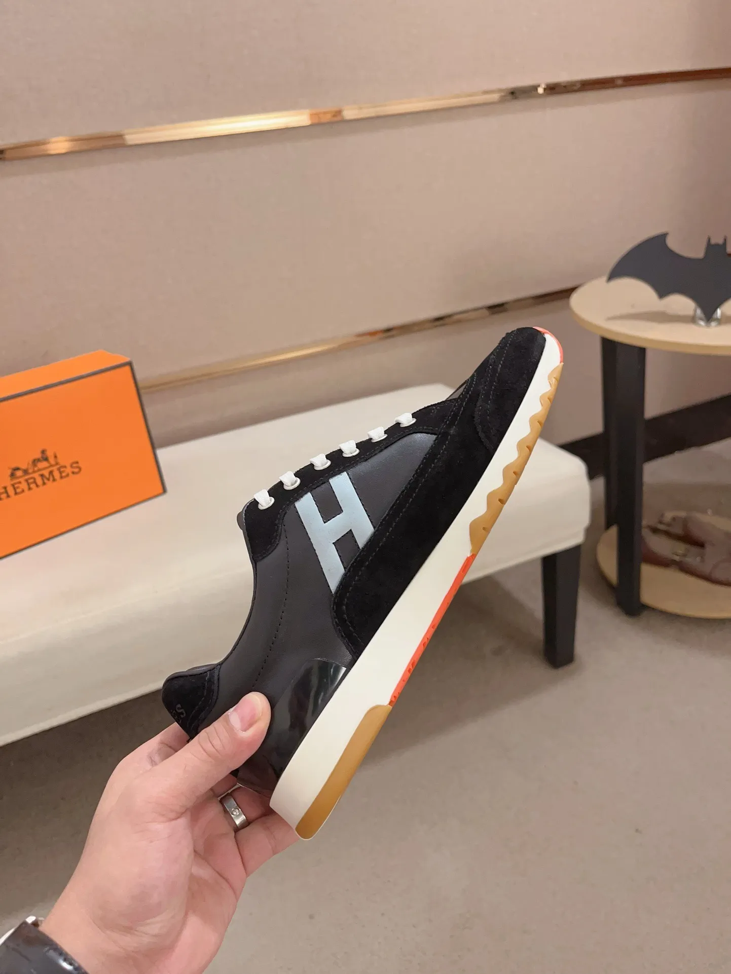 Ex-factory price: 500💰《HERMES》【Classic original single version】Hermès; top 🔝purchasing agent🔍🔍men's latest 🇺🇸sold simultaneously, original imported from Italy ▲▲first-layer cowhide ▲▲ (high-end, nobility and class) ) Exquisite workmanship (Italian 🇮🇹 imported water-dyed 🐂 cowhide lining) sole: original sole provided by the original factory, ⚠️exclusive double-layer activity·TPR·rubber·combined molded outsole; super comfortable·wear-resistant·non-slip·environmental protection The real thing is more beautiful when photographed in kind (high quality, following orders), you can come in and out at will * Number of yards: 38·39·40·41·42·43·44# (can be customized 45.)